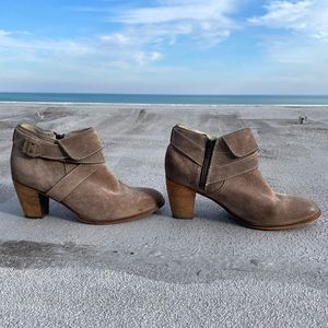 Johnston & Murphy brown/tan leather booties size 9M